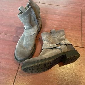 Zodiac Fiera suede bootie